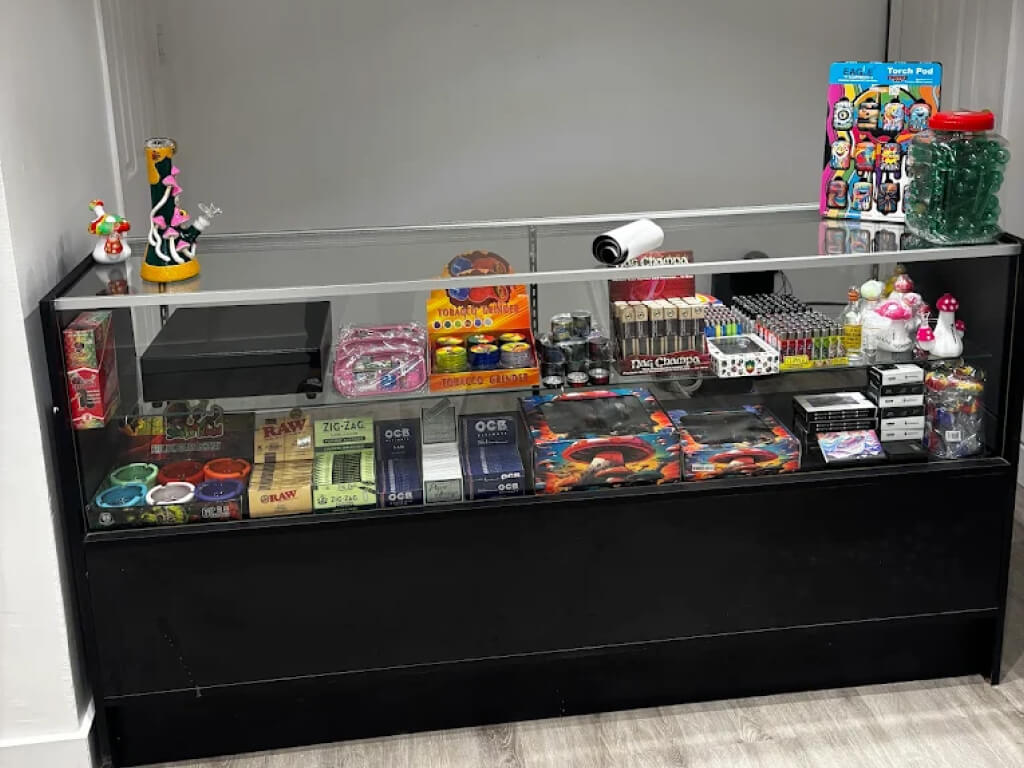 Funguyz - Magic Mushroom Dispensary at Church St in Toronto — Checkout area