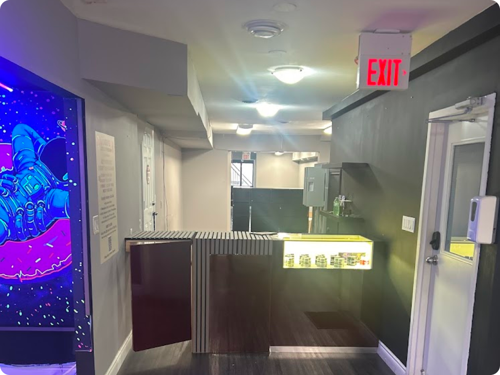 2350-yonge-street-funguyz-magic-mushrooms-dispensary-3