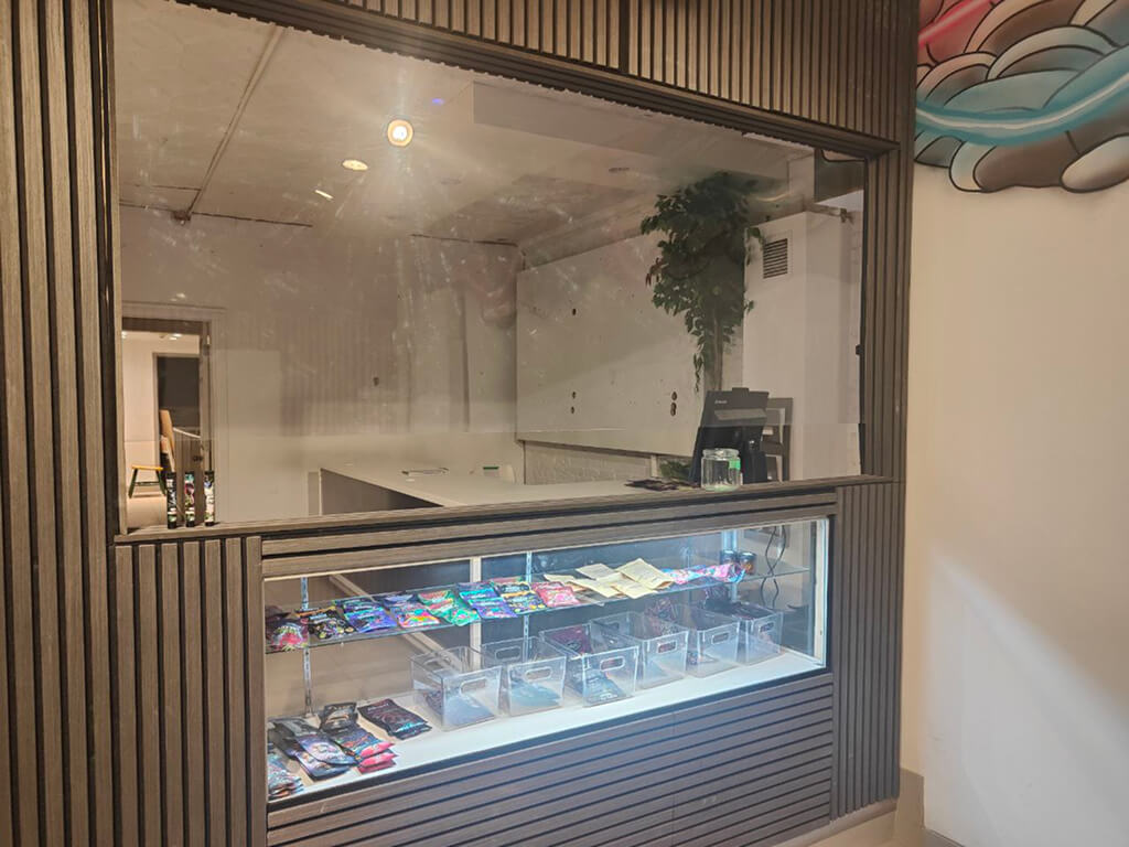 funguyz-magic-mushrooms-dispensary-bloor-st-w-4