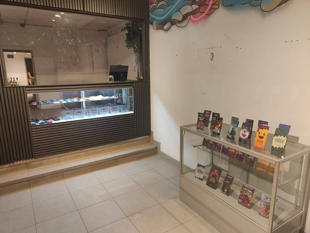 funguyz-magic-mushrooms-dispensary-bloor-st-w-6