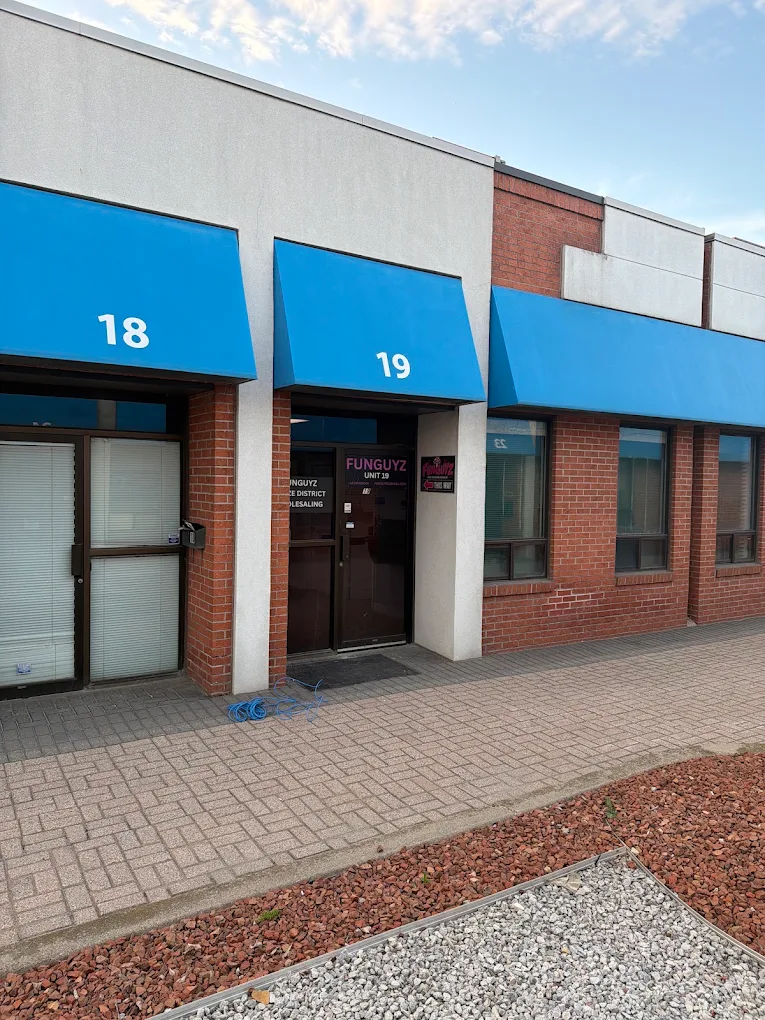 FunGuyz Mississauga Shawson Dr store photo 4